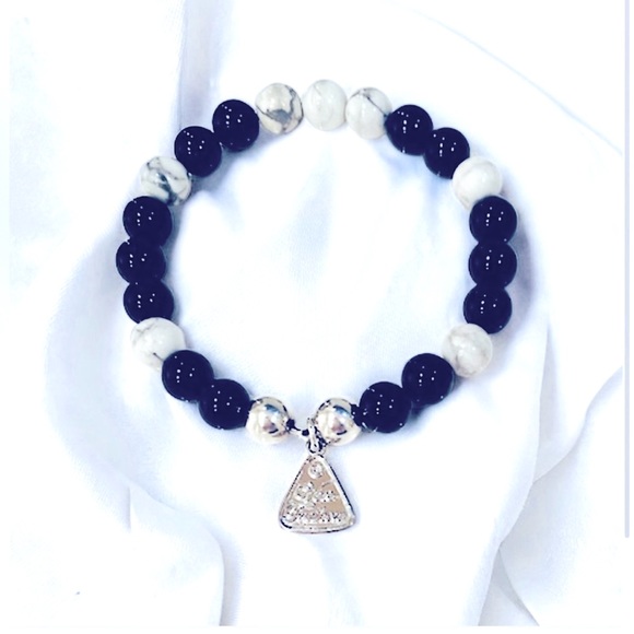 Von Treskow Jewelry - Von Treskow, Sterling Silver, Onyx and Jasper stretchy bracelet